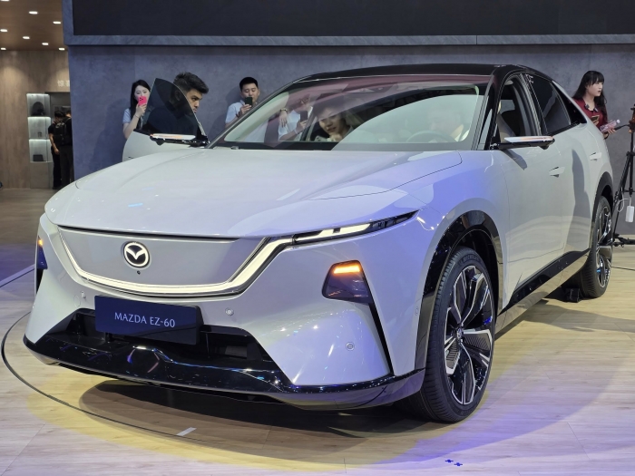 Xe gầm cao SUV hạng B giá 380 triệu đồng của Mazda đẹp long lanh, màn hình 26 inch đẹp hơn CX-5, rẻ chỉ ngang Kia Morning, Hyundai Grand i10 - Ảnh 2.