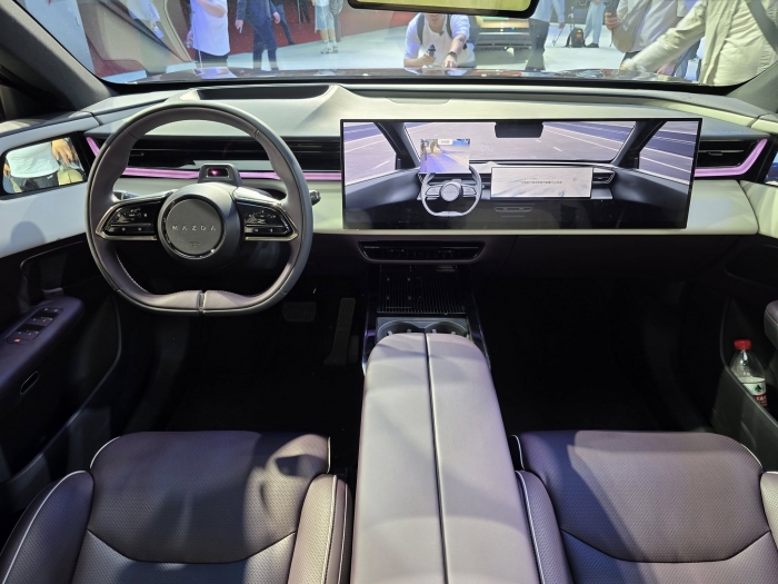 Xe gầm cao SUV hạng B giá 380 triệu đồng của Mazda đẹp long lanh, màn hình 26 inch đẹp hơn CX-5, rẻ chỉ ngang Kia Morning, Hyundai Grand i10 - Ảnh 4.