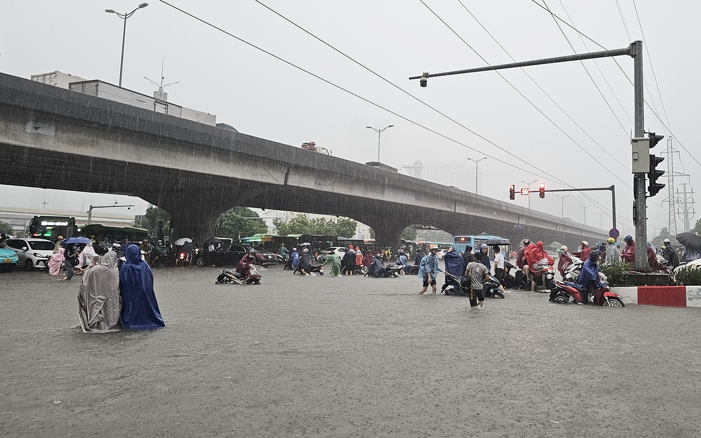 Hà Nội: Khẩn trương ứng phó bão số 10, toàn bộ học sinh được nghỉ học ngày mai (1/10)