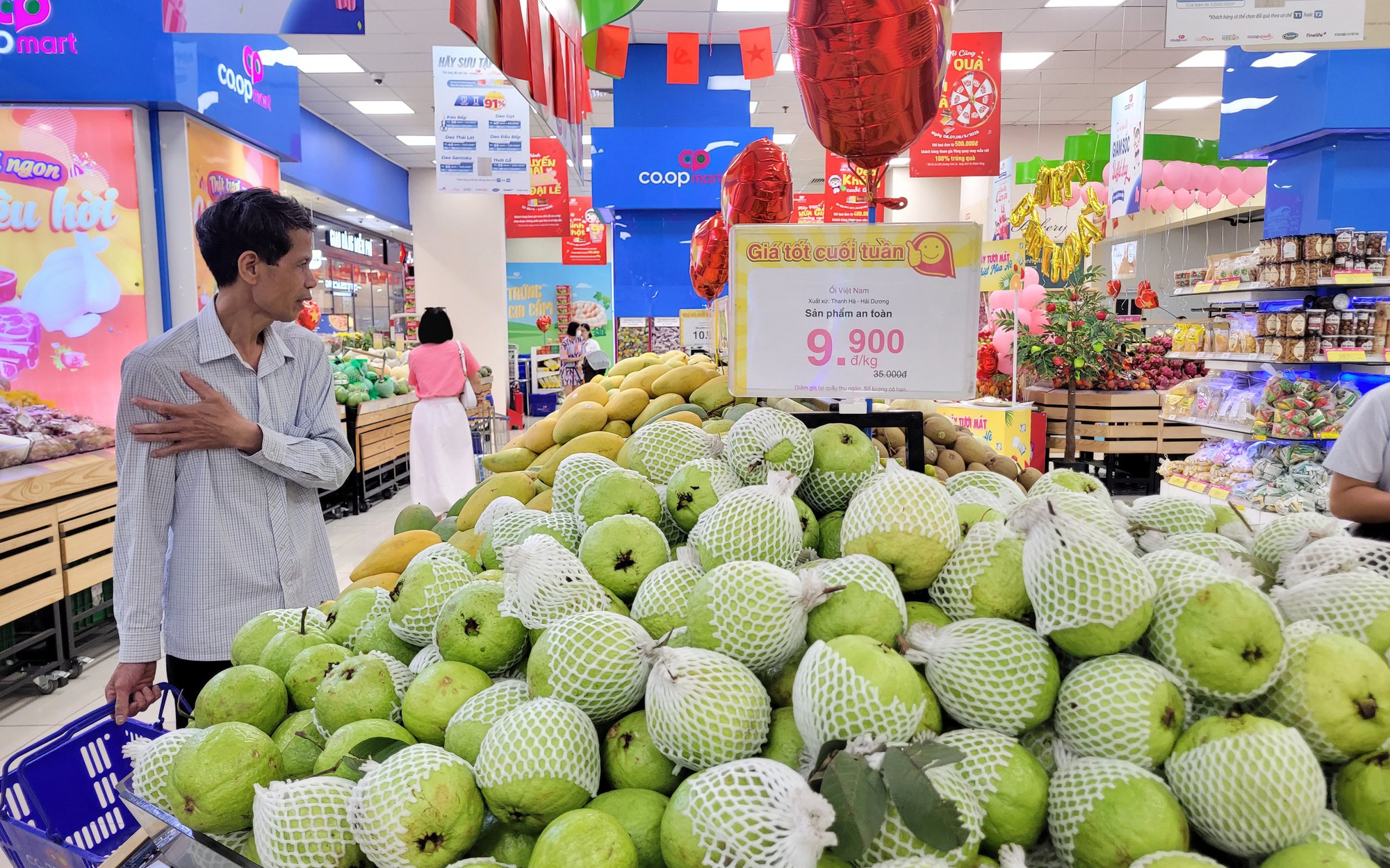 Hà Nội: Doanh thu hàng hóa, dịch vụ tiêu dùng tăng vọt dịp Quốc khánh 2/9 - Ảnh 2.