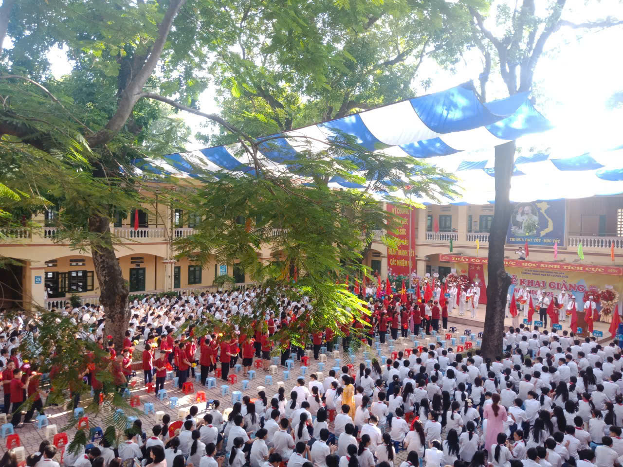 Tiếng trống khai GIẢNG ngân vang trên khắp cả nước: Trang nghiêm, mới mẻ và đầy hứng khởi - Ảnh 10. Tiếng trống khai GIẢNG ngân vang trên khắp cả nước: Trang nghiêm, mới mẻ và đầy hứng khởi - Ảnh 10.