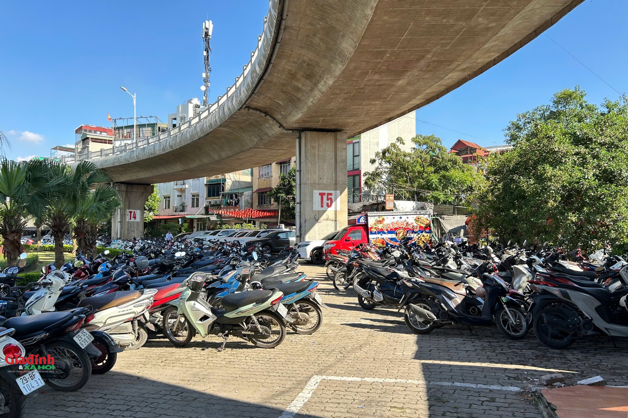Vụ cháy bãi xe dưới gầm cầu Vĩnh Tuy: Thủ tướng yêu cầu làm rõ nguyên nhân, xử lý trách nhiệm các bên liên quan - Ảnh 3. Vụ cháy bãi xe dưới gầm cầu Vĩnh Tuy: Thủ tướng yêu cầu làm rõ nguyên nhân, xử lý trách nhiệm các bên liên quan - Ảnh 3.