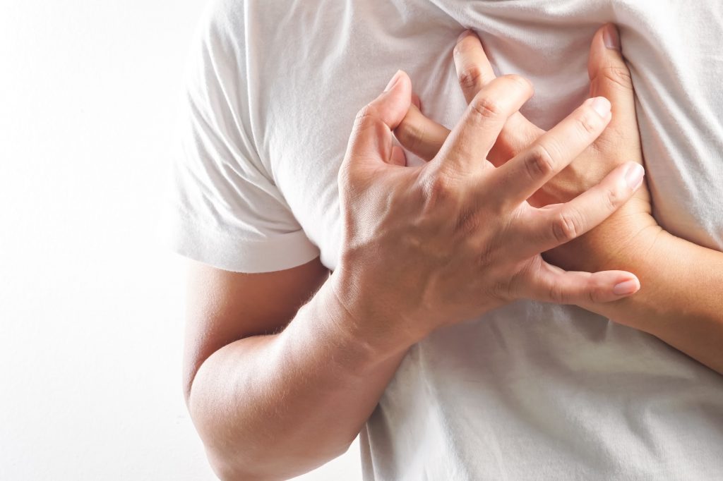 Những dấu hiệu quan trọng gợi ý nhồi máu cơ tim cấp - Ảnh 1. Triệu chứng đau ngực và những điều cần biết