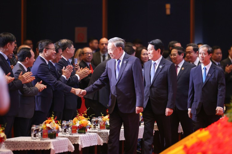 Lãnh đạo Đảng, Nhà nước dự kỷ niệm 80 năm ngành Giáo dục và khai giảng năm học mới- Ảnh 3. Lãnh đạo Đảng, Nhà nước dự kỷ niệm 80 năm ngành Giáo dục và khai giảng năm học mới- Ảnh 3.