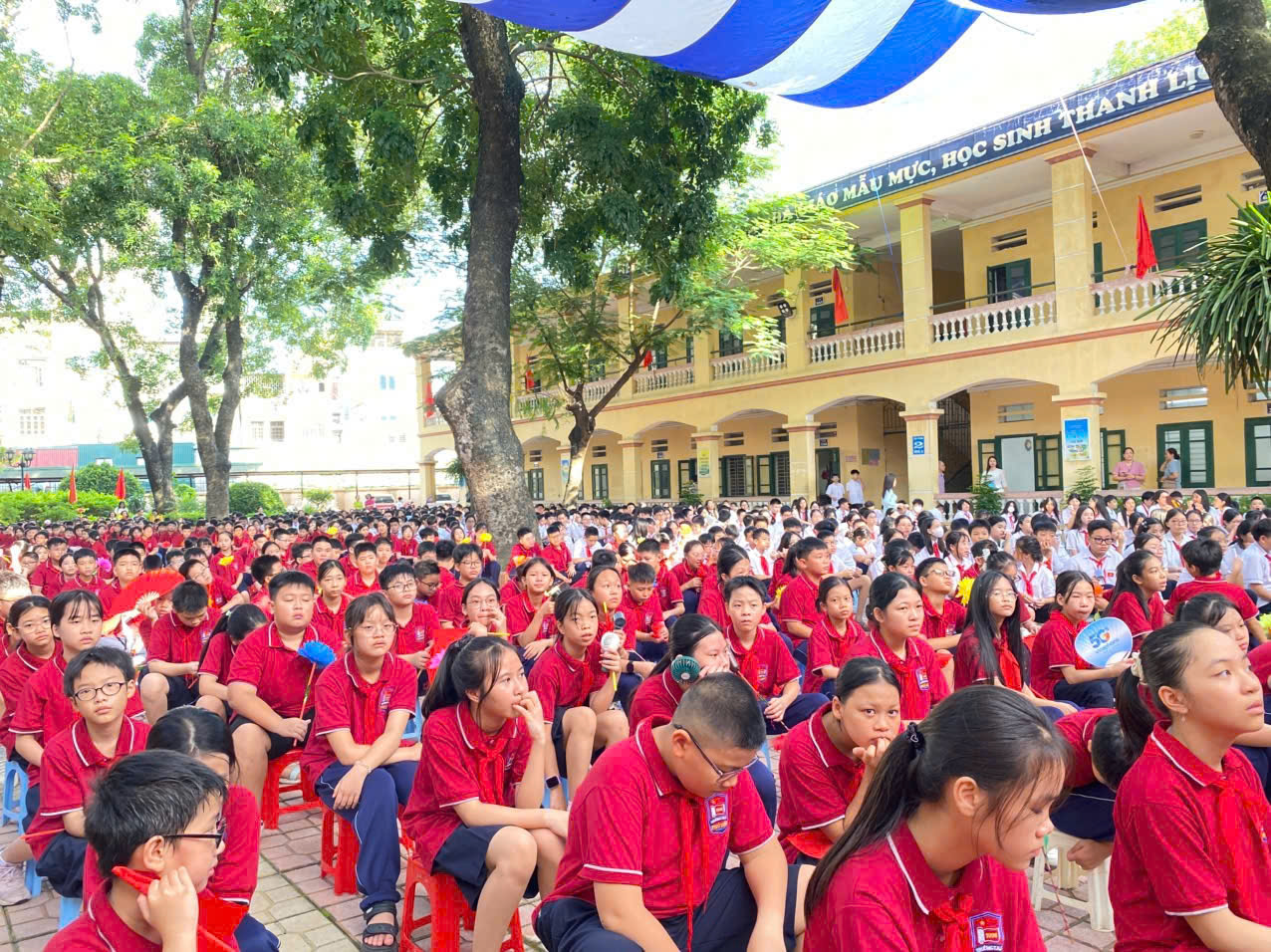 Tiếng trống khai GIẢNG ngân vang trên khắp cả nước: Trang nghiêm, mới mẻ và đầy hứng khởi - Ảnh 5. Tiếng trống khai GIẢNG ngân vang trên khắp cả nước: Trang nghiêm, mới mẻ và đầy hứng khởi - Ảnh 5.