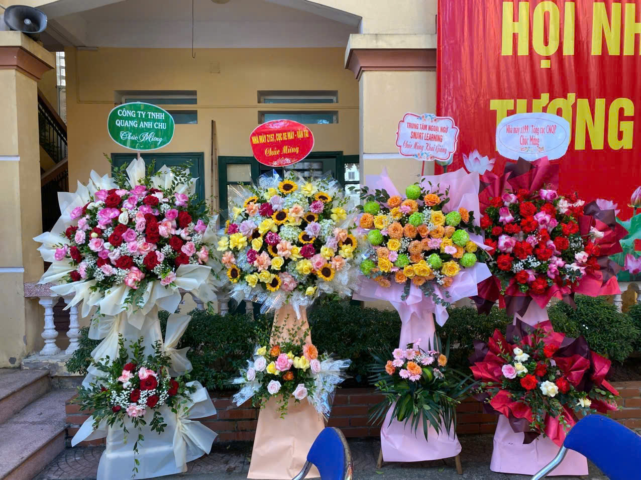 Tiếng trống khai GIẢNG ngân vang trên khắp cả nước: Trang nghiêm, mới mẻ và đầy hứng khởi - Ảnh 1. Tiếng trống khai GIẢNG ngân vang trên khắp cả nước: Trang nghiêm, mới mẻ và đầy hứng khởi - Ảnh 1.