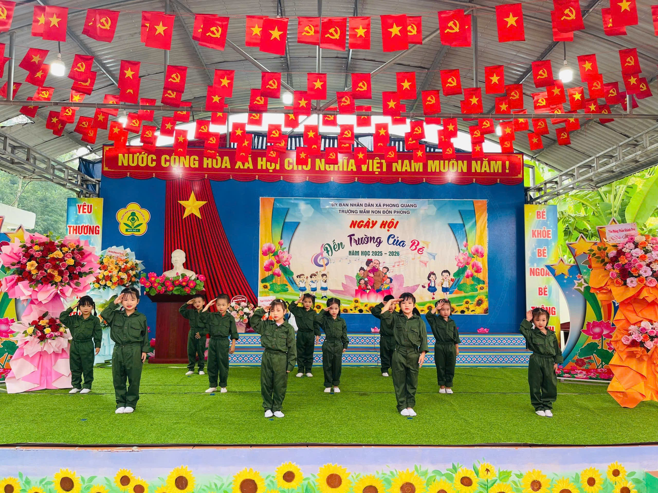 Khai giảng ở Thái Nguyên: Niềm vui đến trường sau những nhọc nhằn đường xa - Ảnh 5. Khai giảng ở Thái Nguyên: Niềm vui đến trường sau những nhọc nhằn đường xa - Ảnh 5.