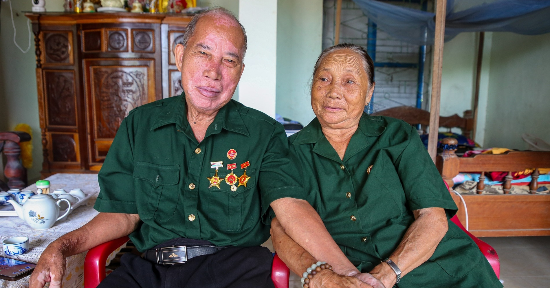 Cô y tá tìm lại người lính mất 2 chân, viết nên chuyện tình cổ tích suốt 50 năm