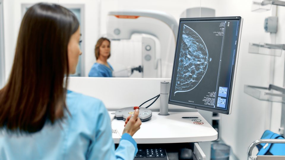 Trí tuệ nhân tạo (AI) giúp phát hiện chính xác ung thư vú- Ảnh 3. Trí tuệ nhân tạo (AI) giúp phát hiện chính xác ung thư vú- Ảnh 3.