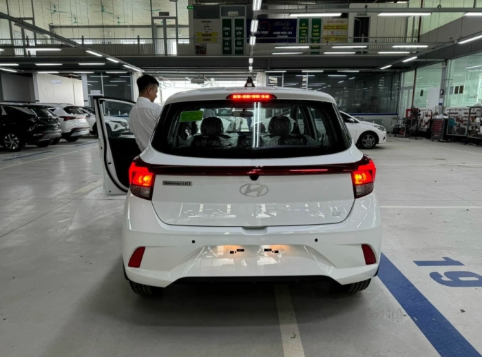 Giá lăn bánh Hyundai Grand i10 giảm sốc , cạnh tranh với Kia Morning - Ảnh 4.