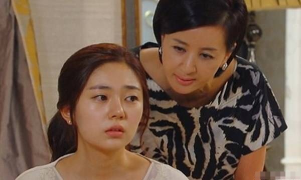 Về quê ở cữ, tôi trầm cảm vì những hành động của mẹ chồng liên quan tháng cô hồn - Ảnh 1. Về quê ở cữ, tôi trầm cảm vì những hành động của mẹ chồng liên quan tháng cô hồn - Ảnh 1.