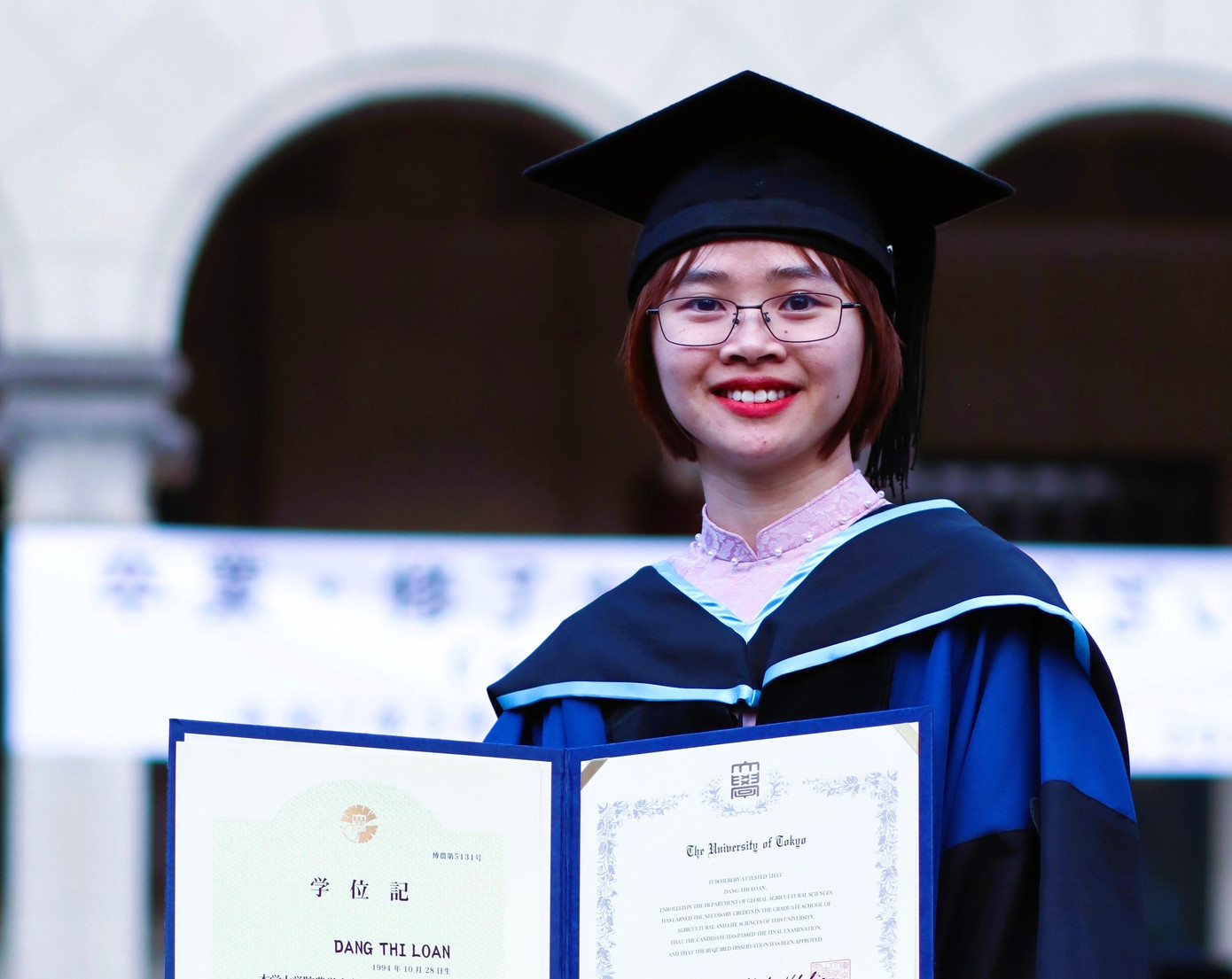 chi-dang-thi-loan-sn-1994-trong-ngay-tot-nghiep-tien-si-tai-dai-hoc-tokyo-nhat-ban-7725-3168-1767283288668-17672832889271297700863.jpg