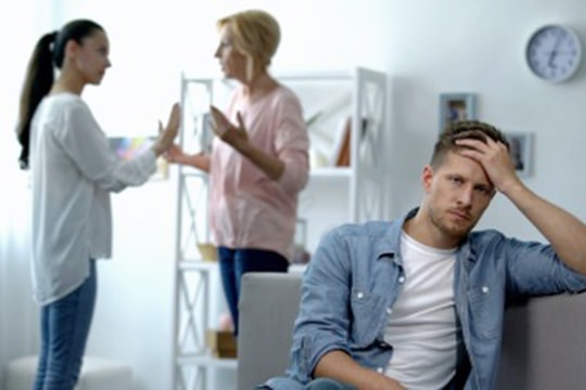 Mẹ chồng đ&ograve;i 'gi&uacute;p' rồi đổ bệnh: Sự thật đằng sau chiếc ch&igrave;a kh&oacute;a nh&agrave; ri&ecirc;ng - Ảnh 2.