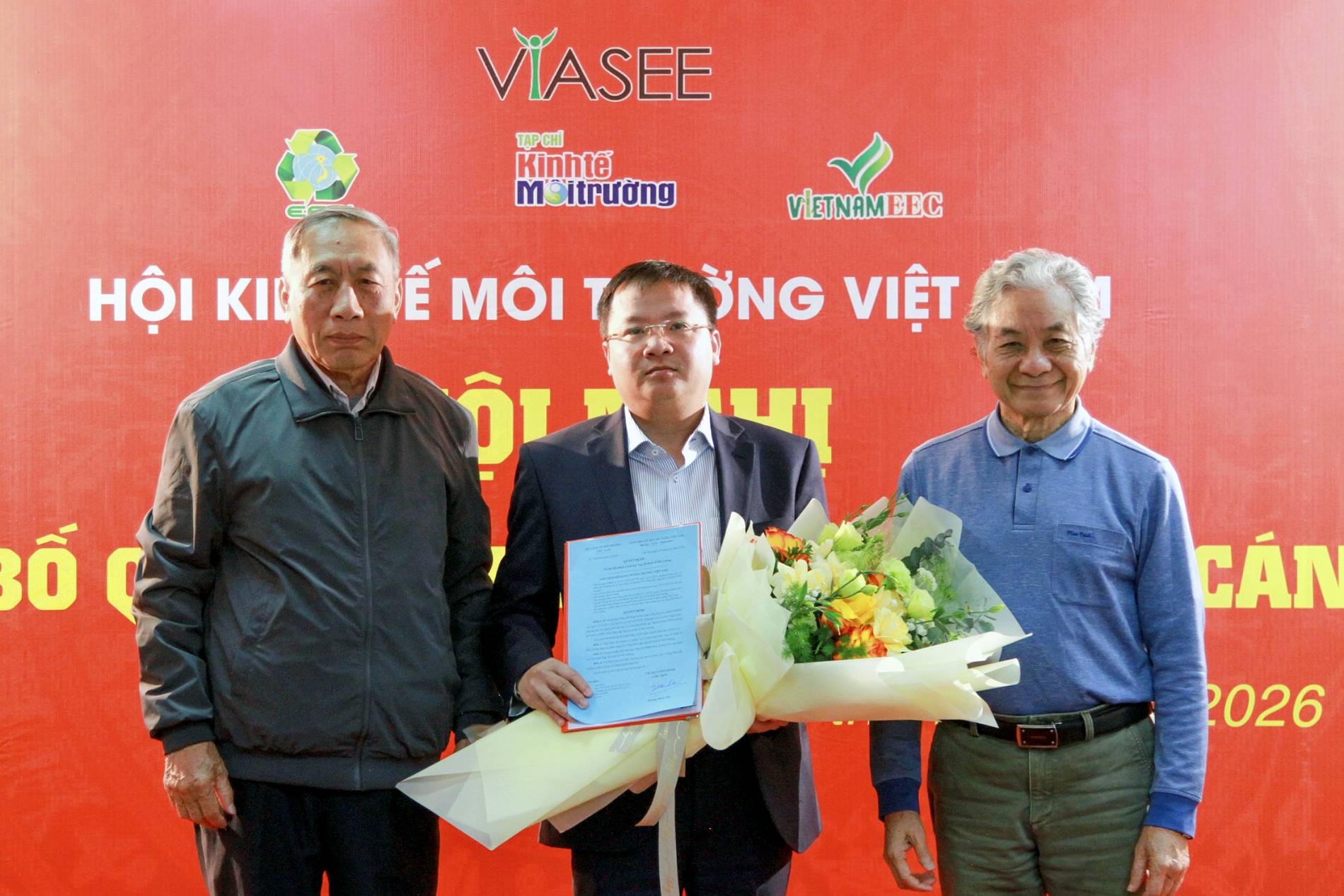 Ông Phan Bá Mạnh làm Phó Tổng Biên tập Tạp chí Kinh tế Môi trường - Ảnh 1. Ông Phan Bá Mạnh làm Phó Tổng Biên tập Tạp chí Kinh tế Môi trường - Ảnh 1.