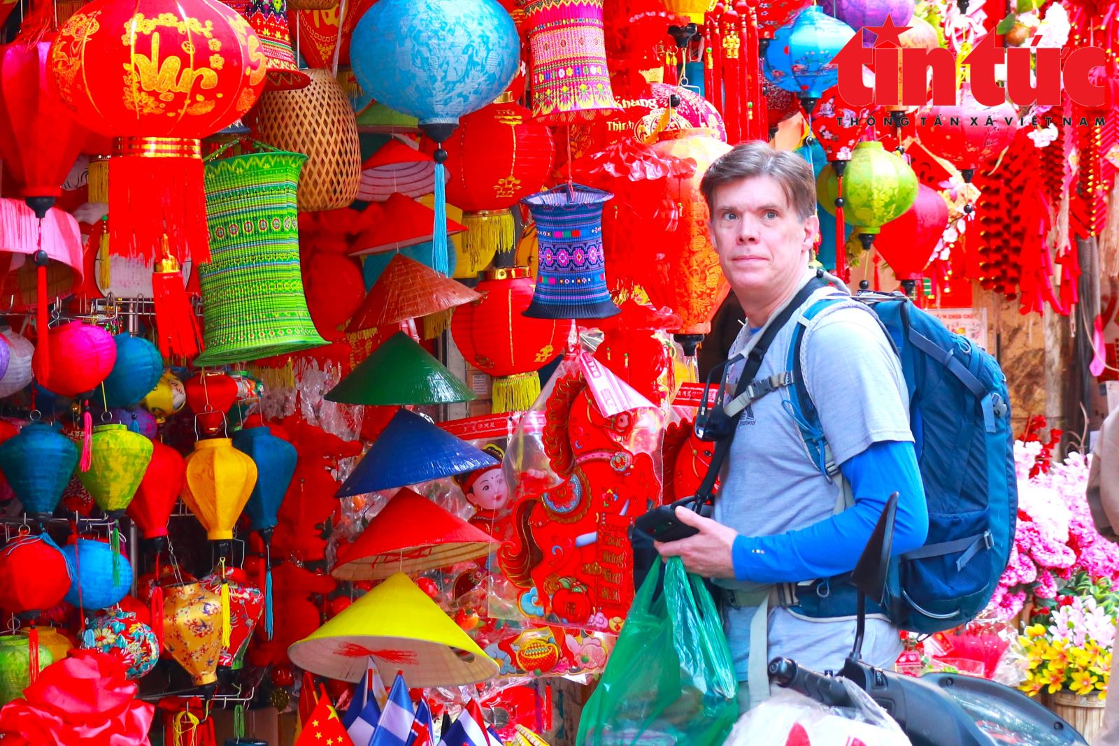 Độc đ&aacute;o sản phẩm trang tr&iacute; Tết B&iacute;nh Ngọ tr&ecirc;n phố H&agrave;ng M&atilde; - Ảnh 13.