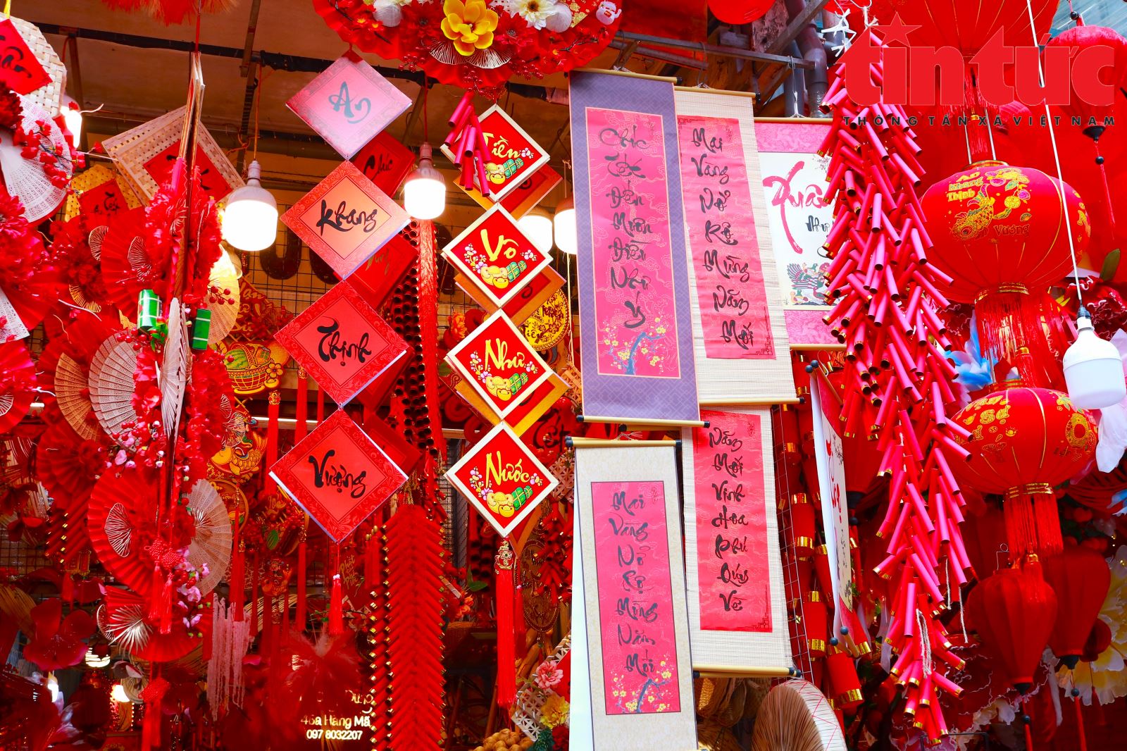 Độc đ&aacute;o sản phẩm trang tr&iacute; Tết B&iacute;nh Ngọ tr&ecirc;n phố H&agrave;ng M&atilde; - Ảnh 11.