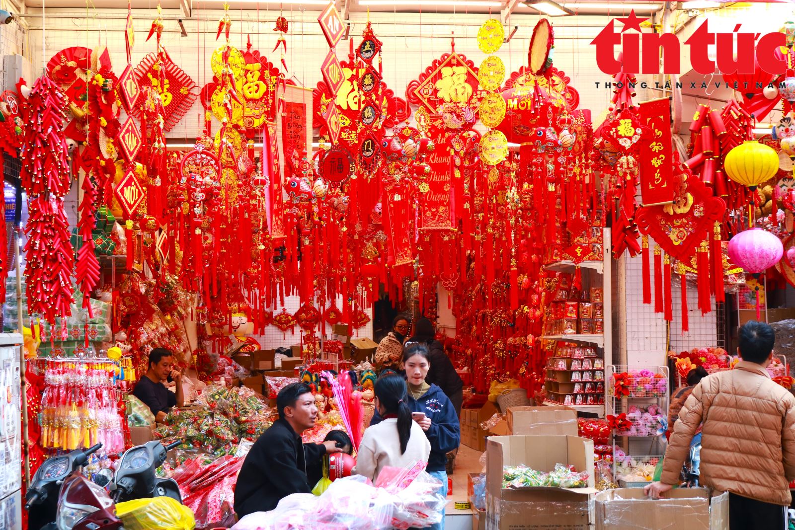 Độc đ&aacute;o sản phẩm trang tr&iacute; Tết B&iacute;nh Ngọ tr&ecirc;n phố H&agrave;ng M&atilde; - Ảnh 15.