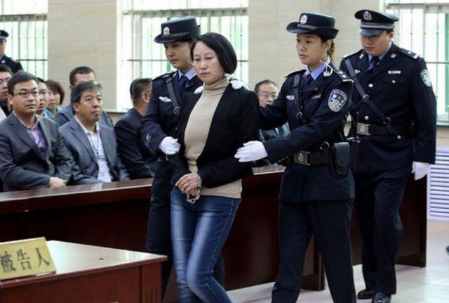 Lộ nguyên nhân người phụ nữ trung niên làm môi giới bất động sản sở hữu 100 căn nhà - Ảnh 2. Lộ nguyên nhân người phụ nữ trung niên làm môi giới bất động sản sở hữu 100 căn nhà - Ảnh 2.