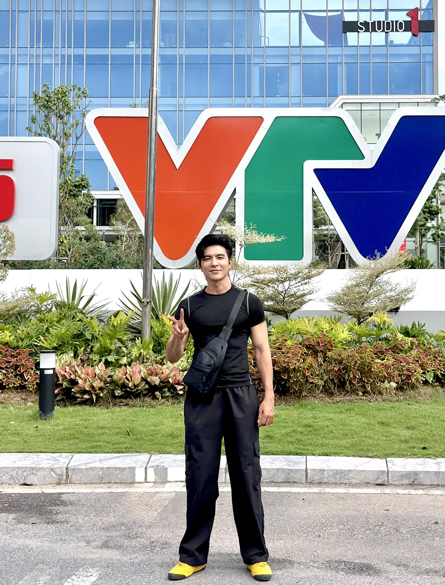 Kh&ocirc;ng giới hạn: Cặp đ&ocirc;i mới Steven Nguyễn v&agrave; Minh Trang g&acirc;y sốt tr&ecirc;n VTV năm 2026 - Ảnh 3.