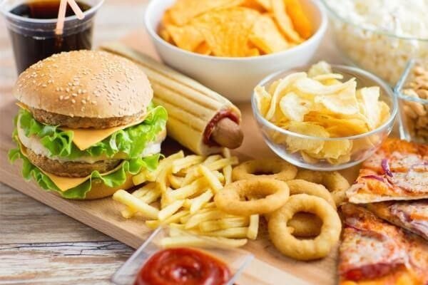 Thực phẩm n&ecirc;n tr&aacute;nh ăn v&agrave;o buổi tối  - Ảnh 1.