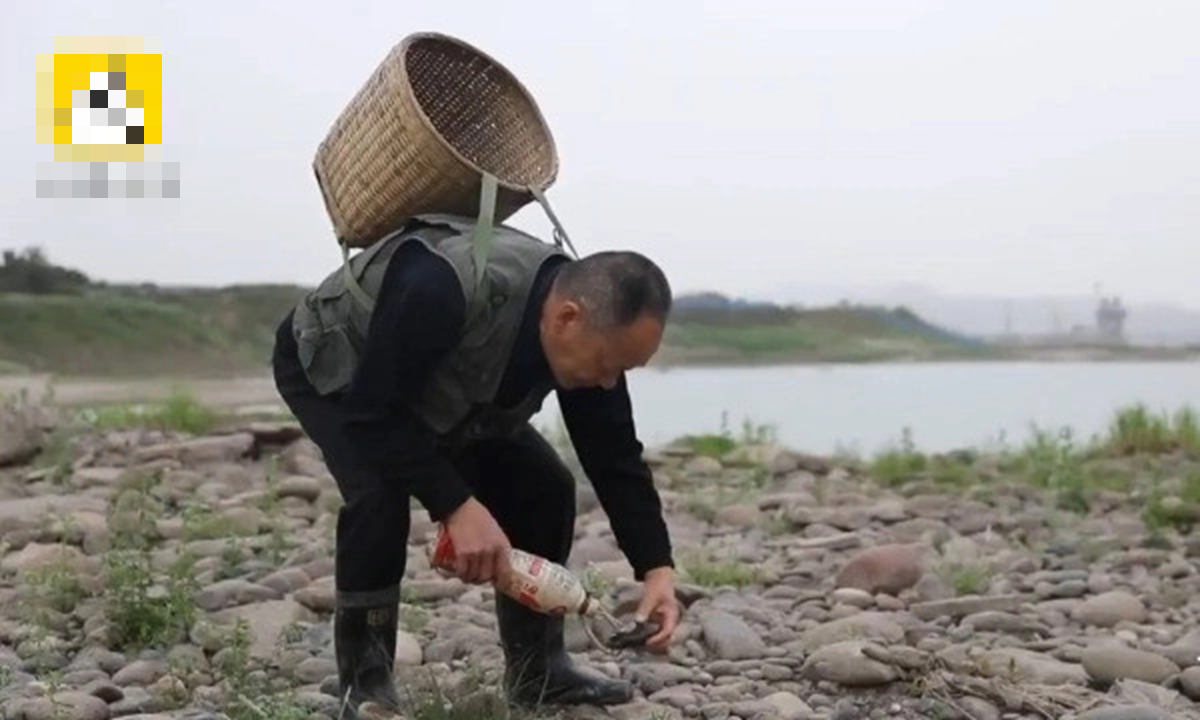 Lạ l&ugrave;ng ra suối nhặt thứ tưởng bỏ đi về b&aacute;n, d&acirc;n l&agrave;ng kiếm "chơi chơi" hơn 72 tỷ đồng/năm - Ảnh 2.