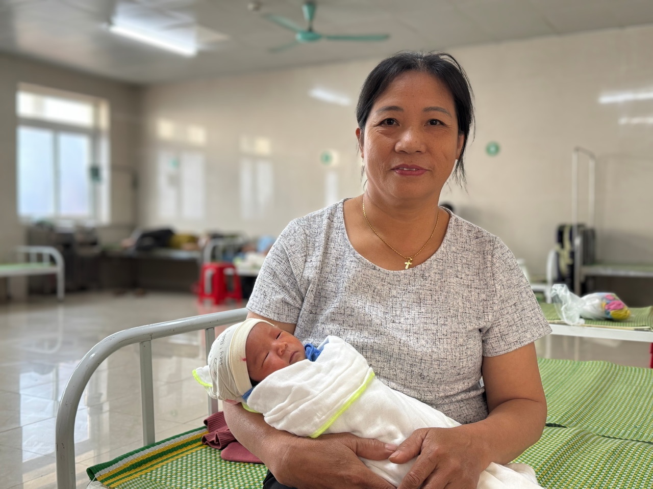 Rau bong non tuần 39: Biến chứng sản khoa nguy hiểm và màn giải cứu mẹ con phụ sản thành công - Ảnh 2.