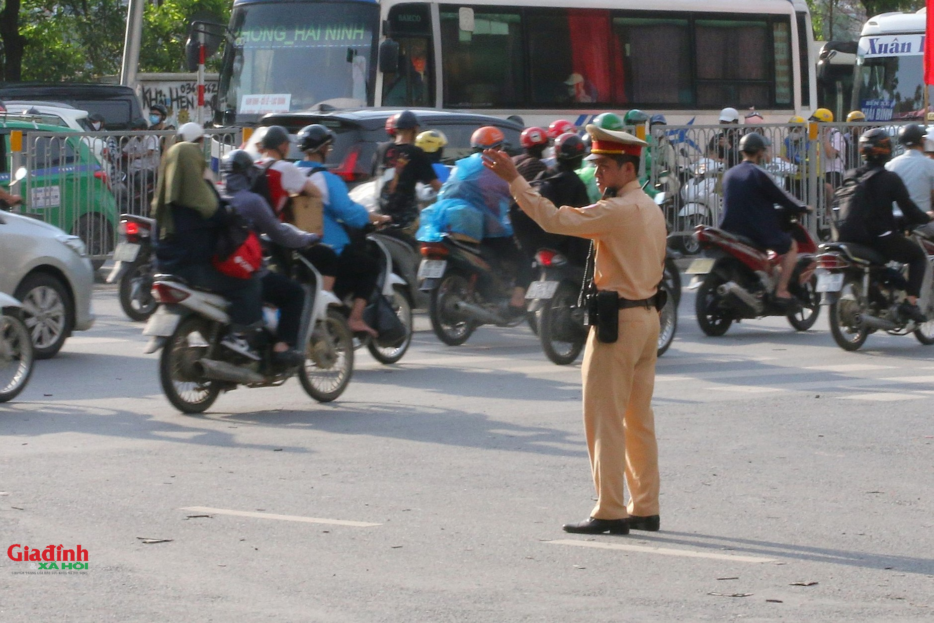 H&agrave; Nội: Cấm xe tải, xe kh&aacute;ch tr&ecirc;n nhiều tuyến phố huyết mạch dịp Đại hội đại biểu to&agrave;n quốc lần thứ XIV của Đảng - Ảnh 1.