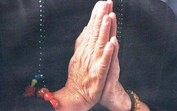 C&aacute;ch v&aacute;i lạy đ&uacute;ng khi đi viếng đ&aacute;m tang