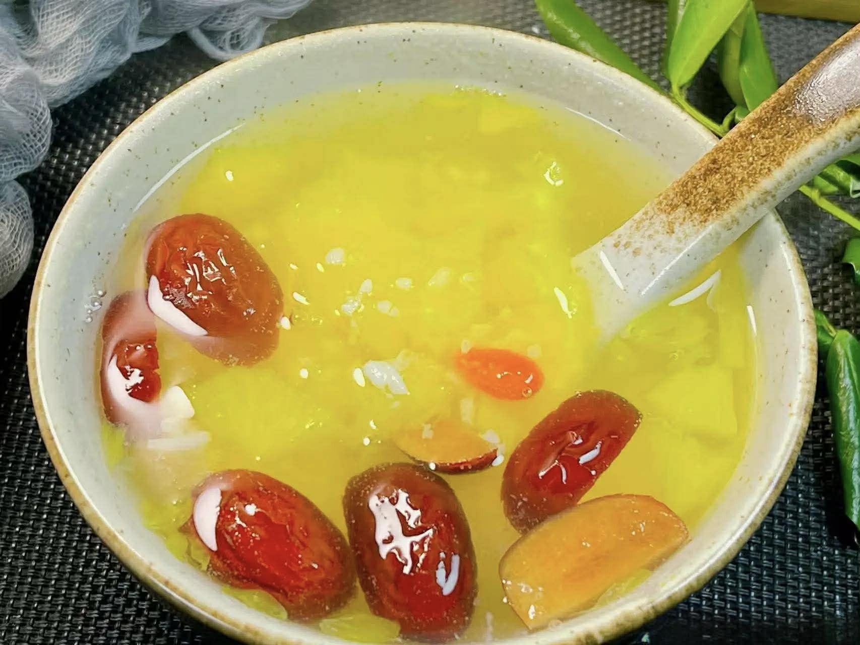 H&oacute;a ra v&igrave; t&ocirc;i hay ăn 3 m&oacute;n n&agrave;y m&agrave; da lu&ocirc;n hồng h&agrave;o, kh&iacute; huyết lưu th&ocirc;ng tốt v&agrave; tay ch&acirc;n kh&ocirc;ng bao giờ bị lạnh- Ảnh 11.