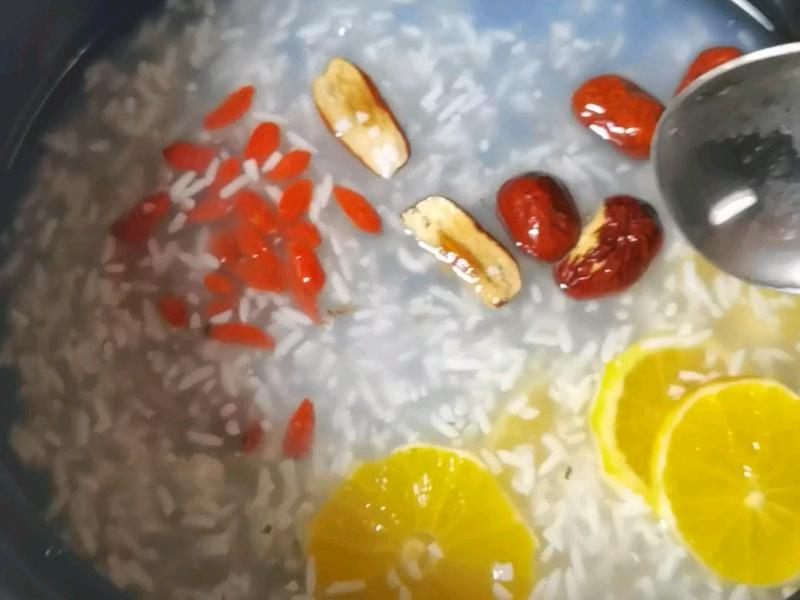 H&oacute;a ra v&igrave; t&ocirc;i hay ăn 3 m&oacute;n n&agrave;y m&agrave; da lu&ocirc;n hồng h&agrave;o, kh&iacute; huyết lưu th&ocirc;ng tốt v&agrave; tay ch&acirc;n kh&ocirc;ng bao giờ bị lạnh- Ảnh 10.