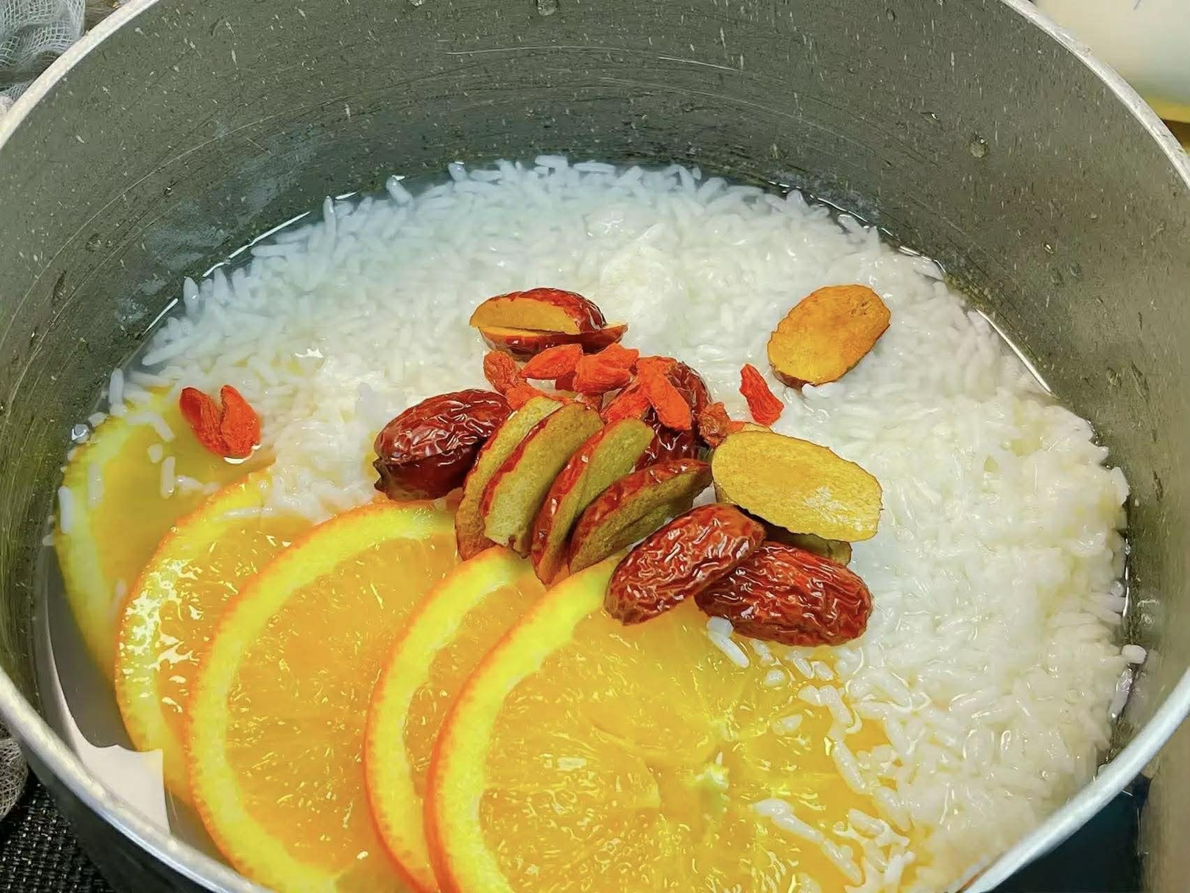 H&oacute;a ra v&igrave; t&ocirc;i hay ăn 3 m&oacute;n n&agrave;y m&agrave; da lu&ocirc;n hồng h&agrave;o, kh&iacute; huyết lưu th&ocirc;ng tốt v&agrave; tay ch&acirc;n kh&ocirc;ng bao giờ bị lạnh- Ảnh 9.