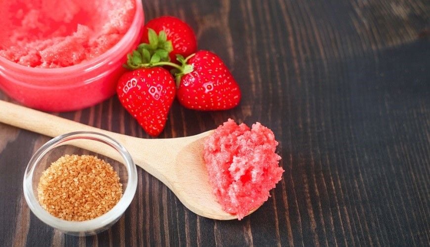 4 c&ocirc;ng thức từ quả d&acirc;u t&acirc;y gi&uacute;p chăm s&oacute;c da tại nh&agrave; trong ng&agrave;y lạnh- Ảnh 2.