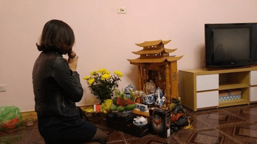 C&oacute; n&ecirc;n tỉa ch&acirc;n nhang b&agrave;n thờ Thần t&agrave;i? - Ảnh 3.