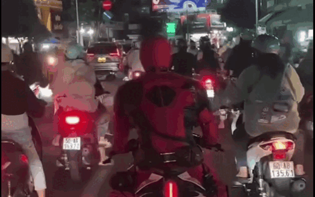 H&agrave; Nội: T&agrave;i xế &ocirc; t&ocirc; để b&ugrave;n đất che biển số 'từ 4 ng&agrave;y trước' bị xử phạt số 23 triệu đồng  - Ảnh 3.