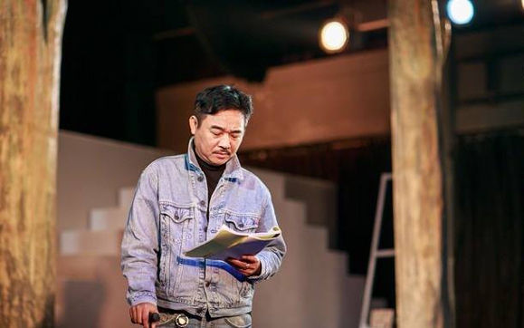 "Ngọc Hoàng" Quốc Khánh vướng tin đồn ác ý, tuổi U70 rời căn phòng 10m2 về sống với gia đình người em