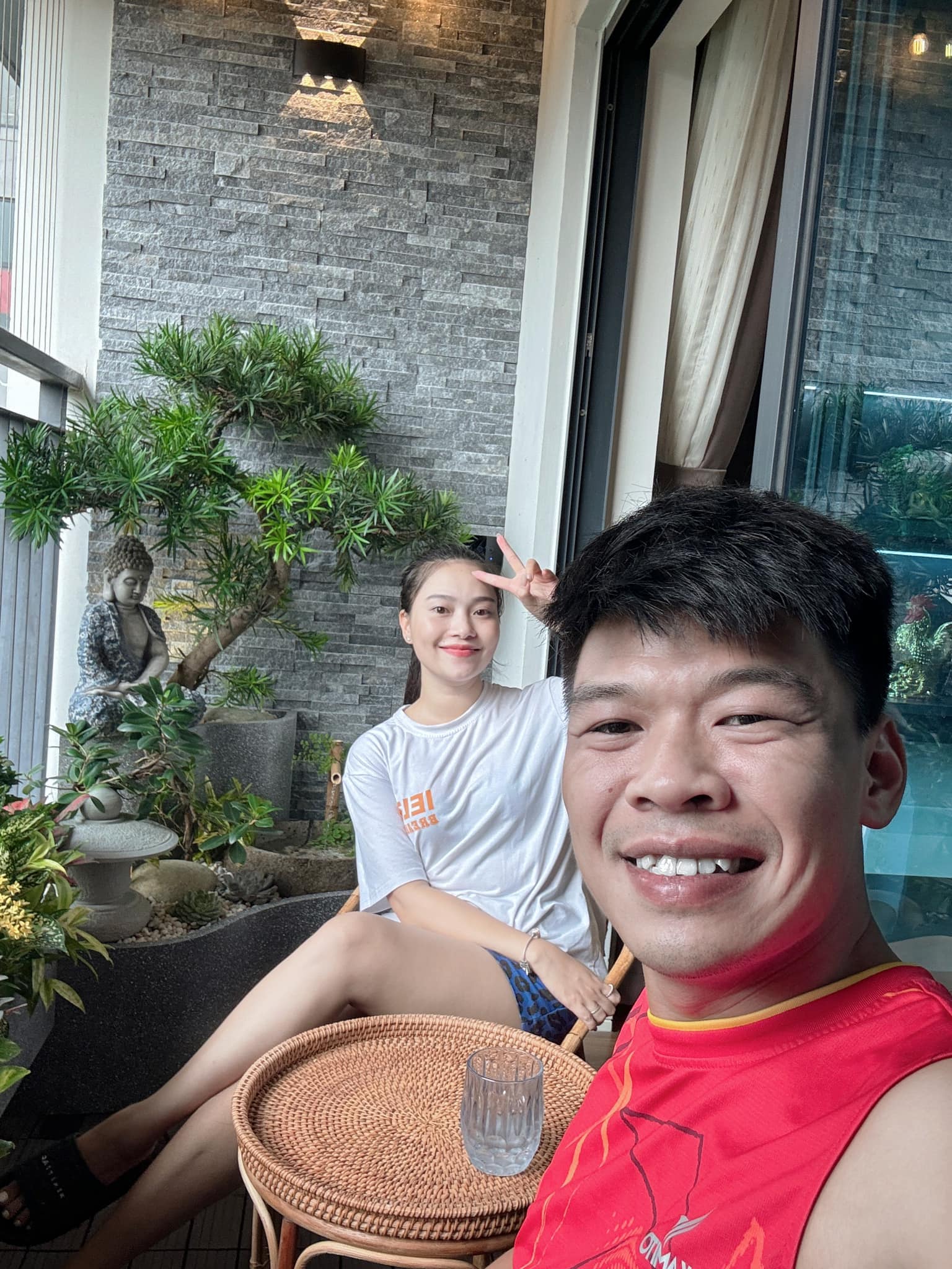 Trung Ruồi "Táo quân": Làm bốc vác, shipper, giờ sung túc bên vợ diễn viên trong căn chung cư hơn 10 tỷ- Ảnh 6. Trung Ruồi "Táo quân": Làm bốc vác, shipper, giờ sung túc bên vợ diễn viên trong căn chung cư hơn 10 tỷ- Ảnh 6.