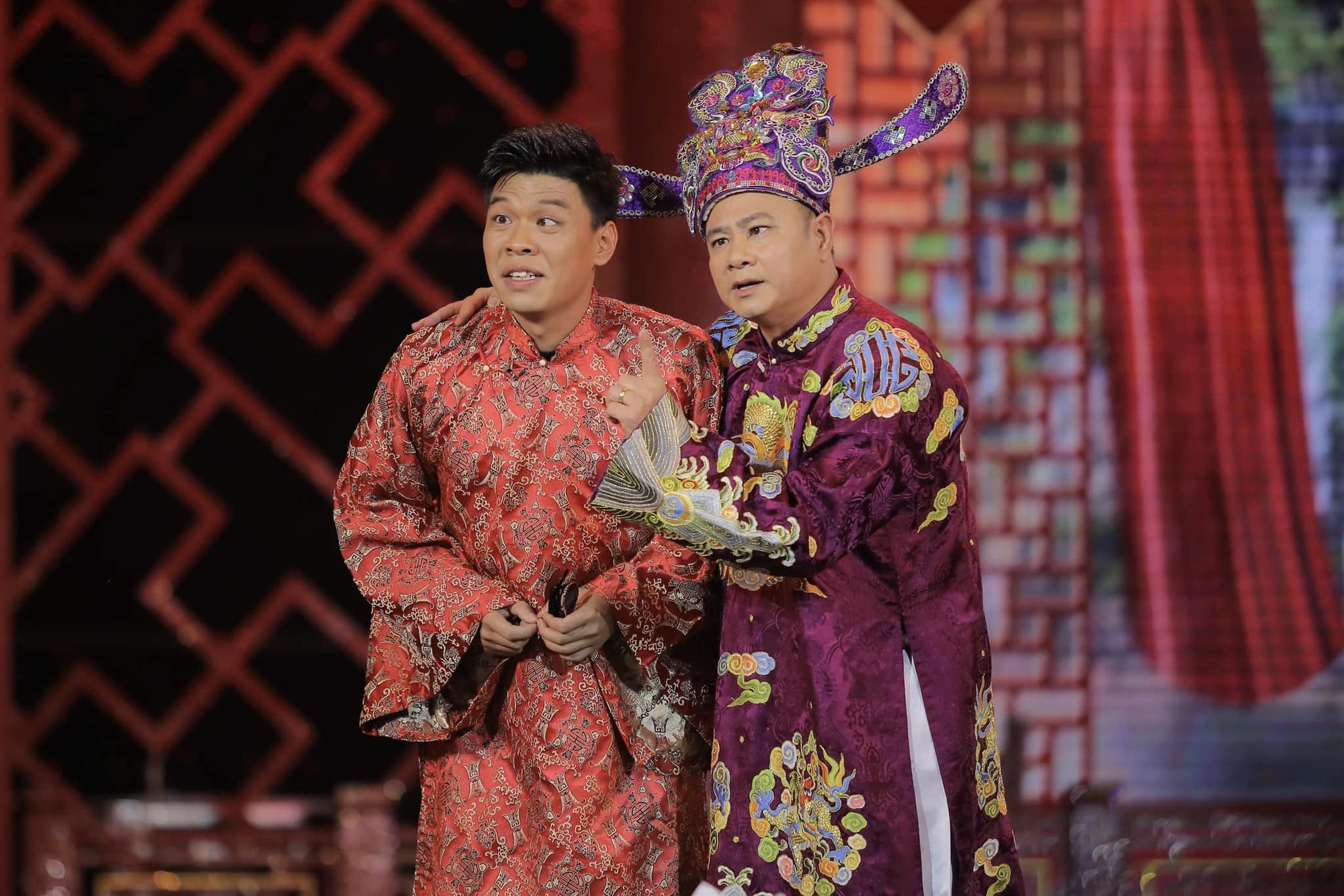 Trung Ruồi "Táo quân": Làm bốc vác, shipper, giờ sung túc bên vợ diễn viên trong căn chung cư hơn 10 tỷ- Ảnh 1. Trung Ruồi "Táo quân": Làm bốc vác, shipper, giờ sung túc bên vợ diễn viên trong căn chung cư hơn 10 tỷ- Ảnh 1.