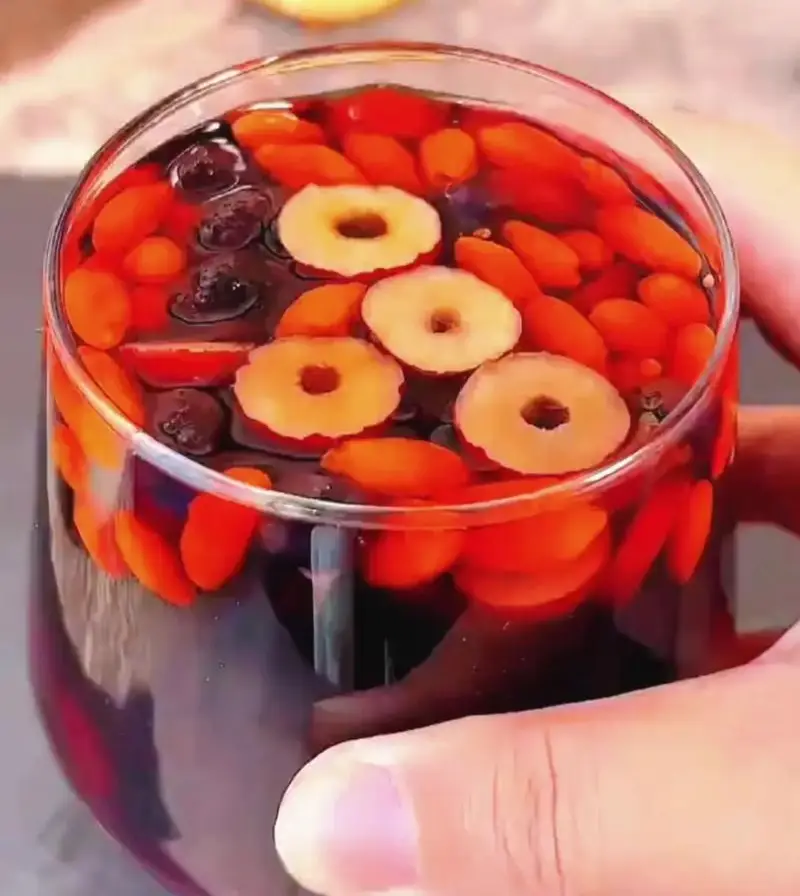 "Cứu c&aacute;nh" cho hội C&uacute; Đ&ecirc;m: 7 c&ocirc;ng thức "nước thần" gi&uacute;p thải độc gan, mắt s&aacute;ng, da dẻ hồng h&agrave;o bất chấp deadline d&iacute; - Ảnh 1.