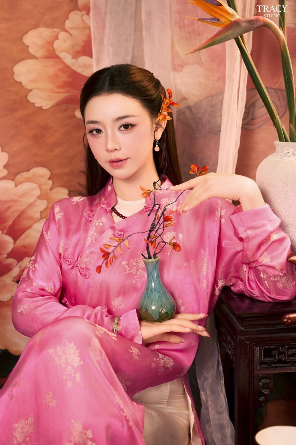 Quỳnh Kool tỏa s&aacute;ng trong &aacute;o d&agrave;i hồng phấn đầy quyến rũ v&agrave; thanh lịch - Ảnh 1.