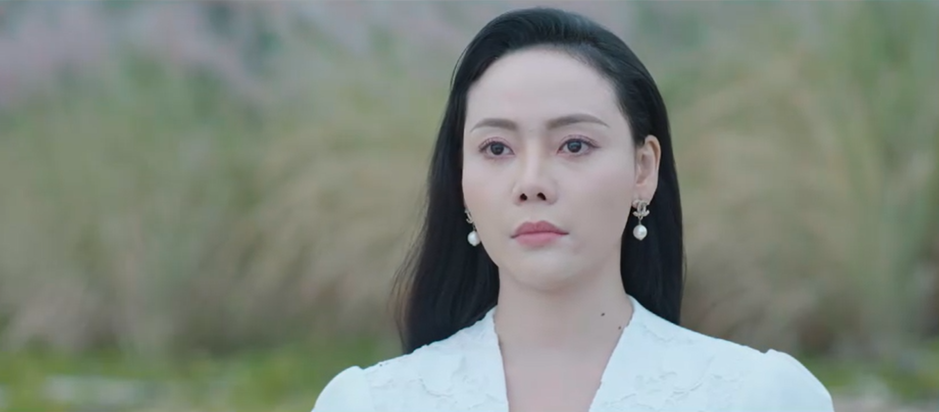 Chủ tịch Tập đoàn Trinh Tam bị triệu tập, Phó bí thư tỉnh Sách cắt liên lạc với người tình - Ảnh 4. Lằn ranh - Tập 52: Ông Sách tách ra với người tình, Thiệu bị đàn em phản bội - Ảnh 10.