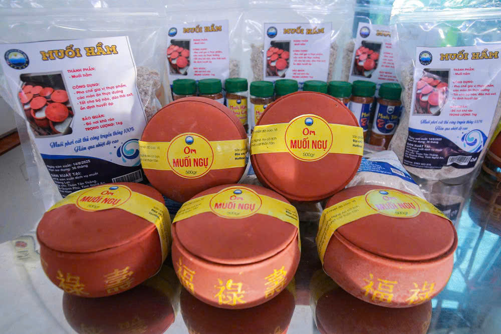 Di&ecirc;m d&acirc;n nấu lại hạt muối để giữ nghề - Ảnh 4.