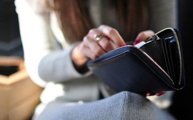 Mẹ gọi điện 'mắng vốn' th&ocirc;ng gia, em d&acirc;u tuy&ecirc;n bố chỉ về thắp hương chứ kh&ocirc;ng ăn Tết nh&agrave; chồng - Ảnh 1.