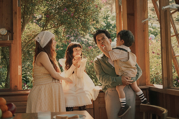 Nhã Phương ở tháng cuối thai kỳ được chồng con yêu chiều - Ảnh 4. Nhã Phương ở tháng cuối thai kỳ được chồng con yêu chiều - Ảnh 4.