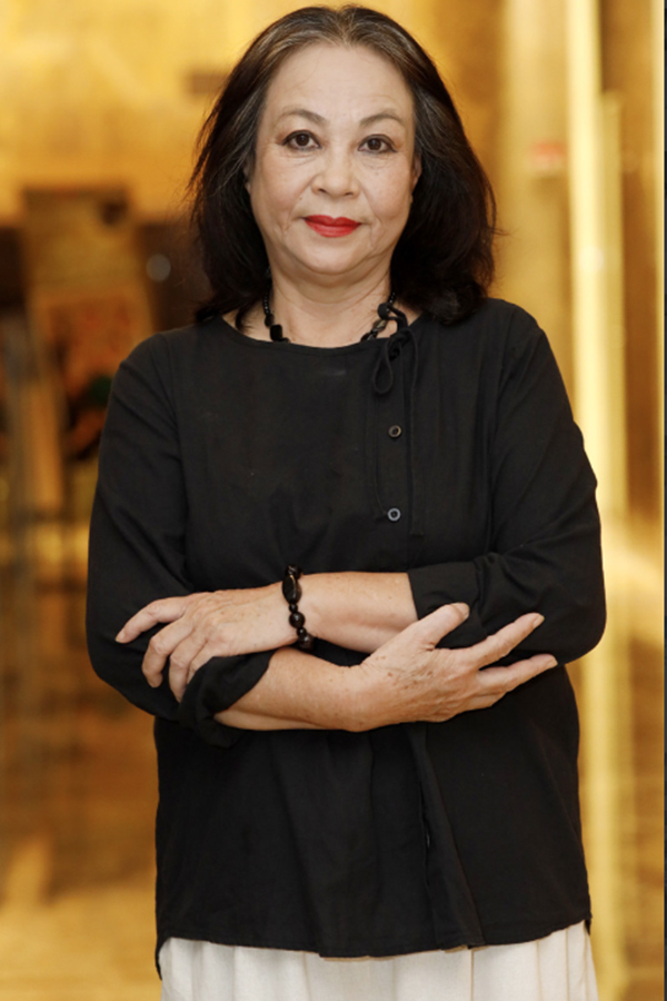 Tuổi xế chiều 'kh&ocirc;ng đ&ograve;i hỏi' của nữ NSƯT đ&oacute;ng vai b&agrave; mẹ c&oacute; con hy sinh trong 'Kh&ocirc;ng giới hạn'  - Ảnh 5.