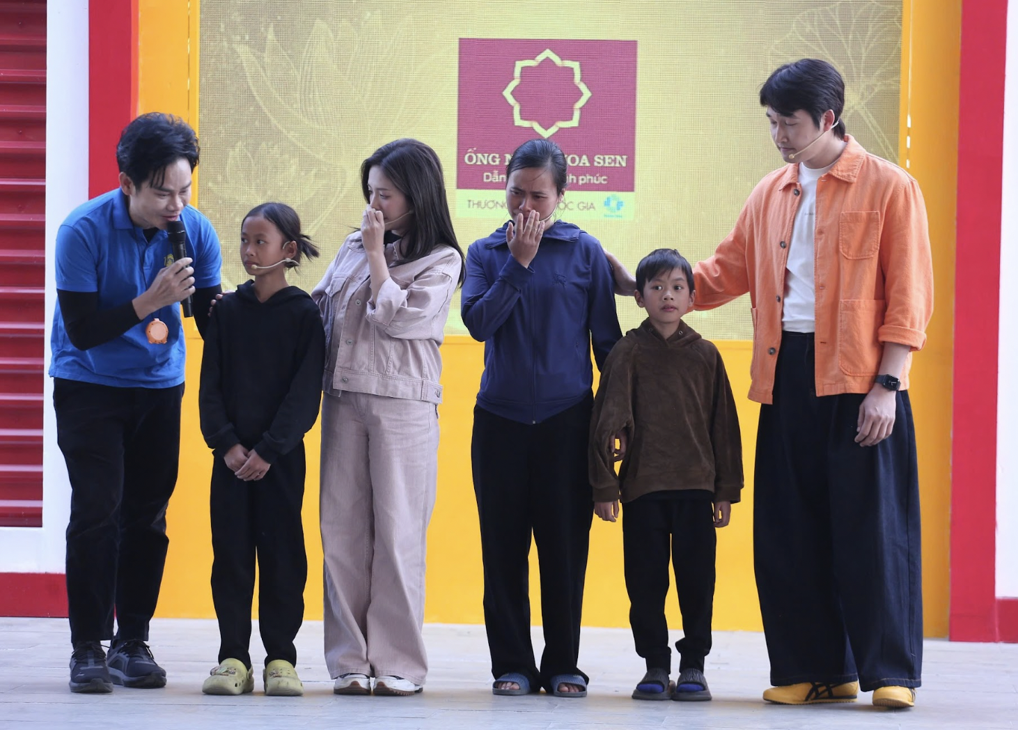 Vợ chồng son Đ&igrave;nh T&uacute; Ngọc Huyền g&acirc;y ch&uacute; &yacute; ở Hải Ph&ograve;ng - Ảnh 4.