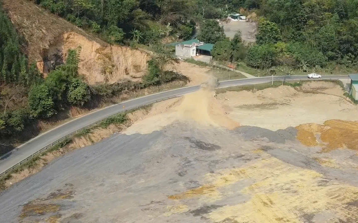 Gi&aacute;m đốc C&ocirc;ng ty TNHH Th&agrave;nh Qu&yacute; ở Th&aacute;i Nguy&ecirc;n bị xử phạt v&igrave; m&uacute;c đất rừng sản xuất tr&aacute;i ph&eacute;p