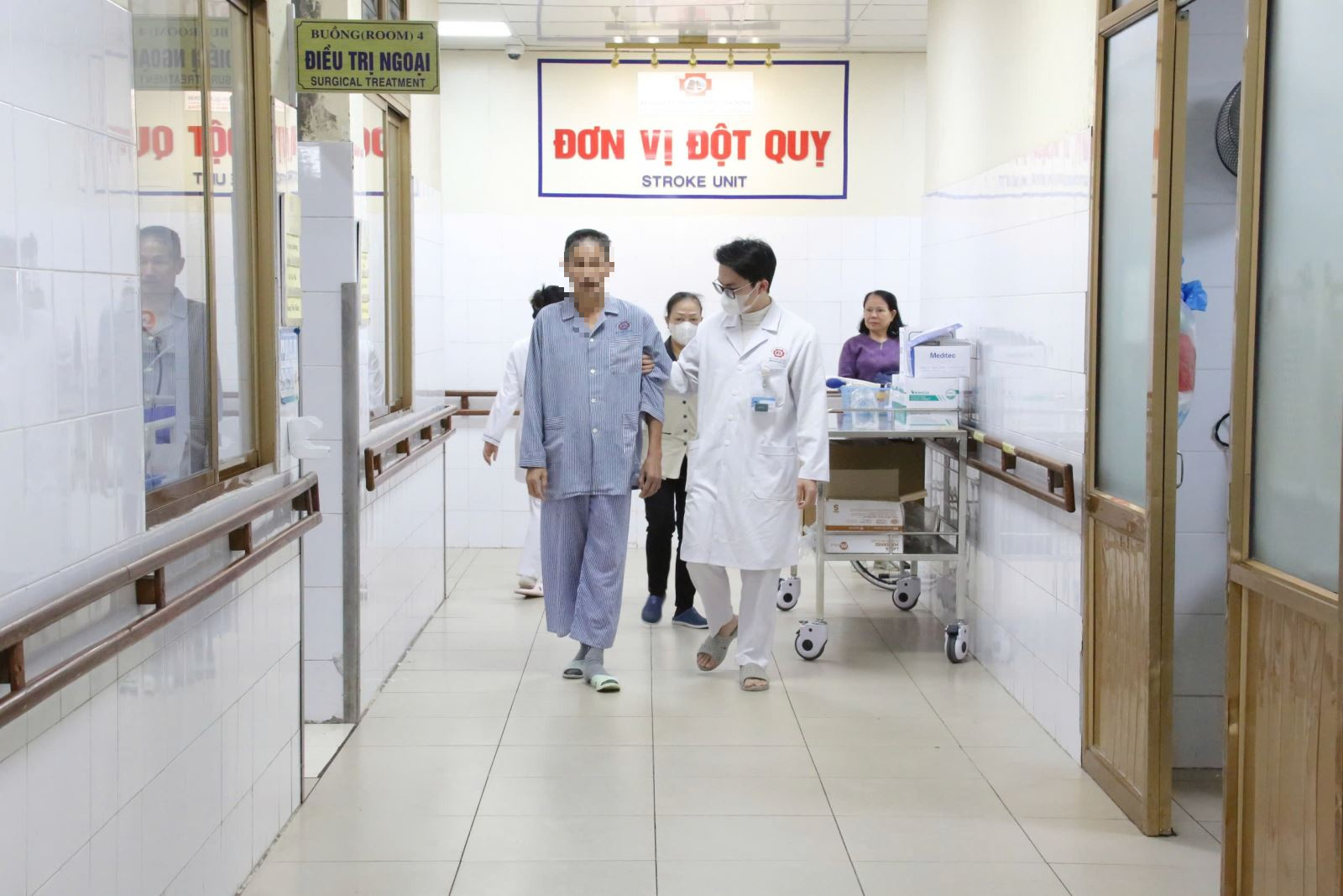 Người đàn ông 66 tuổi bị nhồi máu cơ tim cấp thừa nhận chủ quan với dấu hiệu cảnh báo sớm - Ảnh 2.