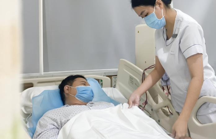 Thanh niên 26 tuổi suy thận phải chạy thận: "Tôi không tin mình bị suy thận vì vẫn thấy cơ thể bình thường' - Ảnh 1. Thanh niên 26 tuổi suy thận phải chạy thận: "Tôi không tin mình bị suy thận vì vẫn thấy cơ thể bình thường' - Ảnh 1.