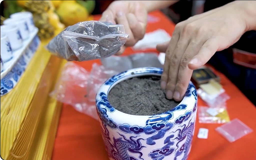 Gia chủ c&oacute; n&ecirc;n tự bốc b&aacute;t hương tại nh&agrave; cuối năm? C&aacute;c bước cần biết để đắc lộc, đắc t&acirc;m an ai cũng n&ecirc;n biết