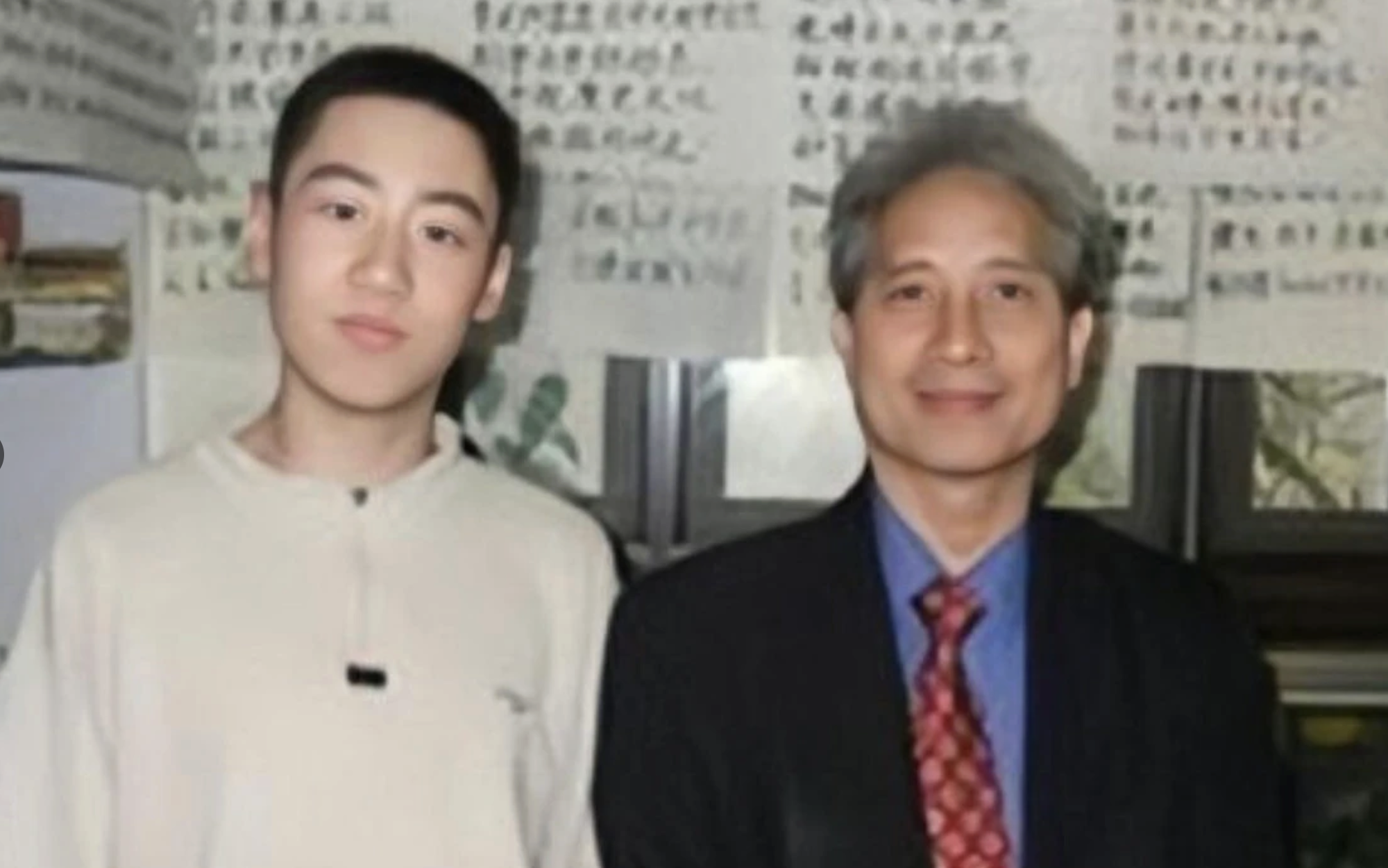 C&uacute; trượt d&agrave;i của thần đồng 5 tuổi thạo tiếng Anh, 13 tuổi đỗ đại học ở tuổi ngo&agrave;i 30 - Ảnh 3.